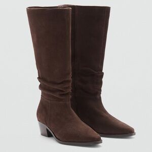 100% bovine leather. Long design. Square heel. Height:‎ 5cm. Zipper closure.